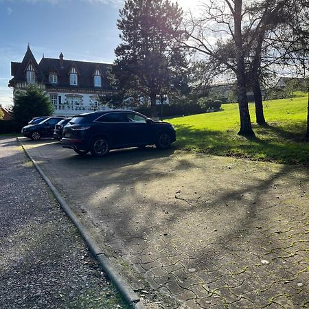 Un Appartement Dans Un Chateau Deauville Exteriér fotografie