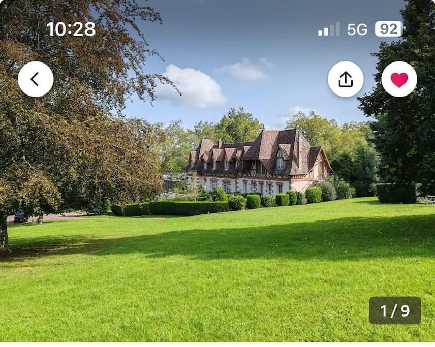 Un Appartement Dans Un Chateau Deauville Exteriér fotografie